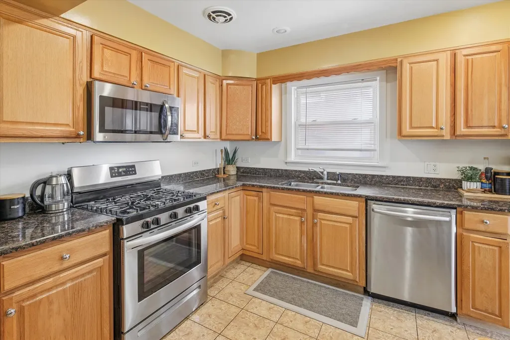 2545 West Summerdale Avenue Chicago IL 60625