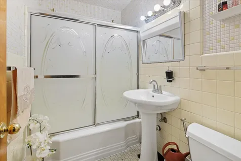 2545 West Summerdale Avenue Chicago IL 60625
