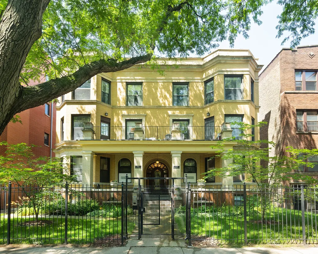5224 North Winthrop Avenue Chicago IL 60640