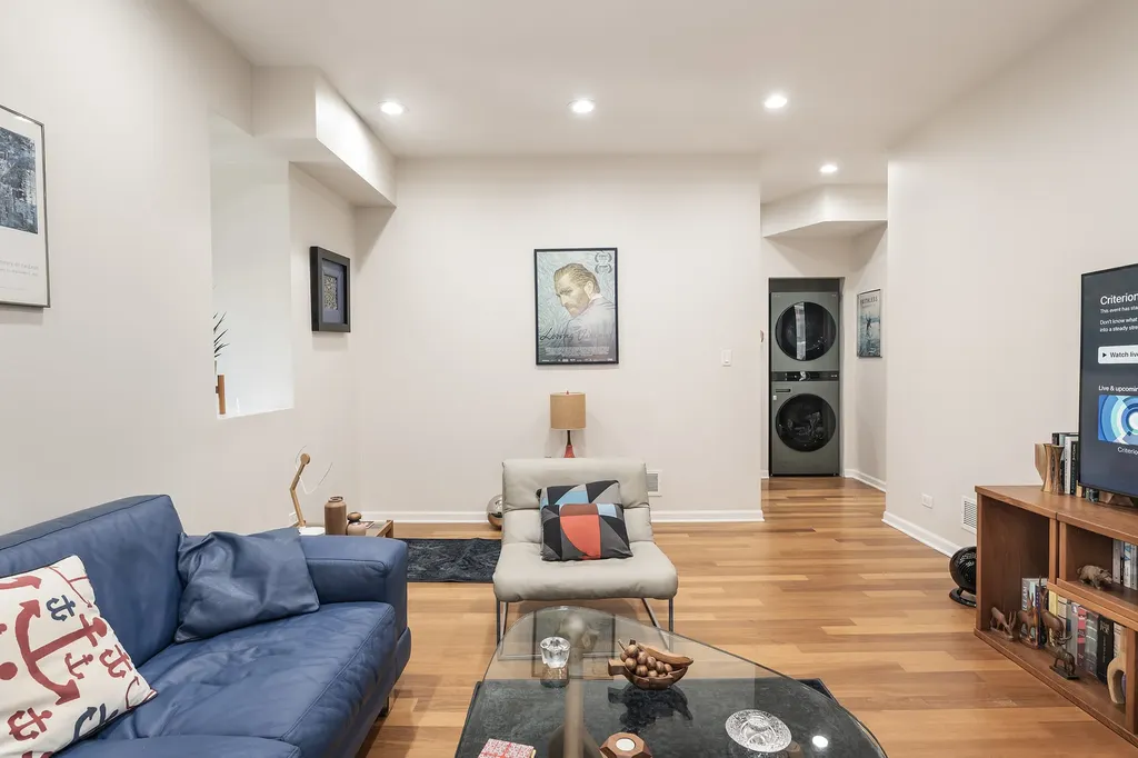 5224 North Winthrop Avenue Chicago IL 60640
