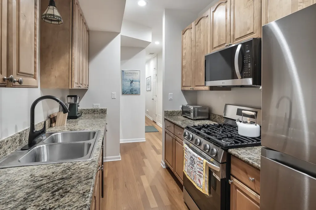 5224 North Winthrop Avenue Chicago IL 60640
