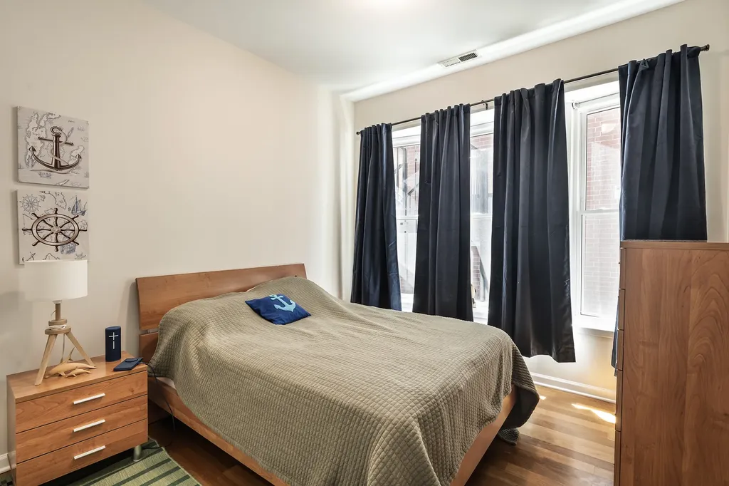 5224 North Winthrop Avenue Chicago IL 60640
