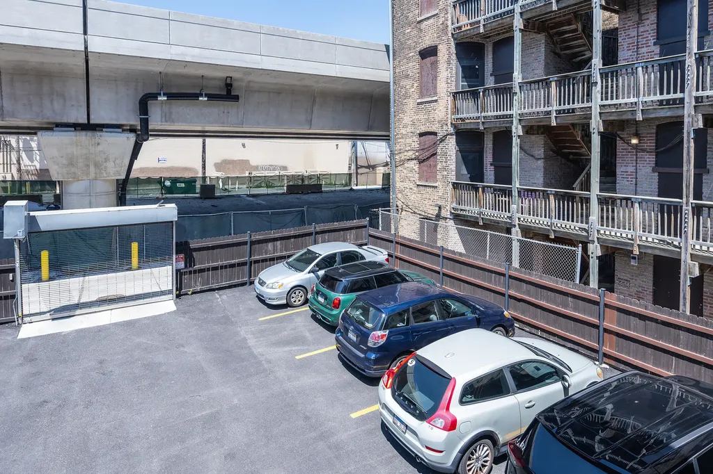 5224 North Winthrop Avenue Chicago IL 60640