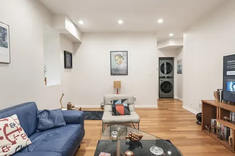 5224 North Winthrop Avenue Chicago IL 60640