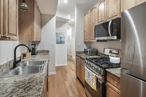 5224 North Winthrop Avenue Chicago IL 60640