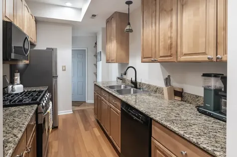 5224 North Winthrop Avenue Chicago IL 60640