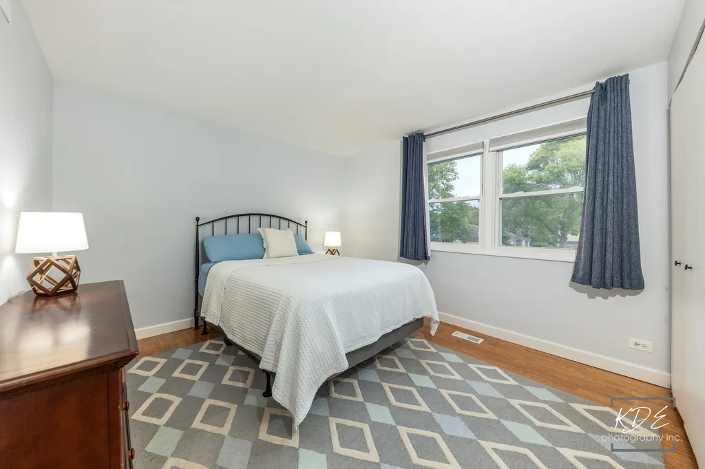 605 Hyde Park Lane Naperville IL 60565