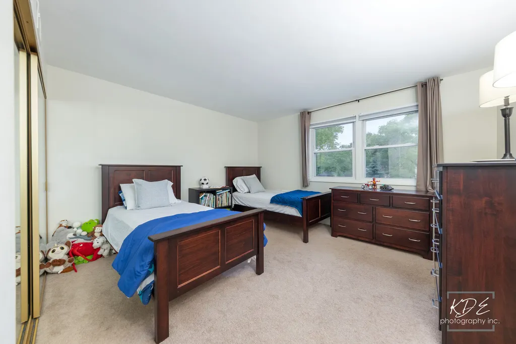 605 Hyde Park Lane Naperville IL 60565
