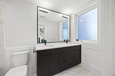 3901 South Lake Park Avenue Chicago IL 60653