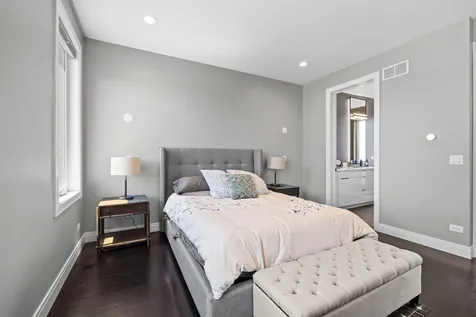 3901 South Lake Park Avenue Chicago IL 60653