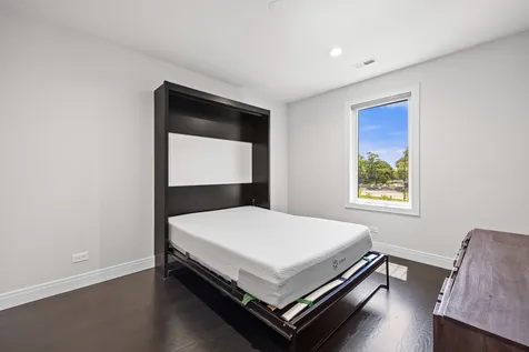 3901 South Lake Park Avenue Chicago IL 60653