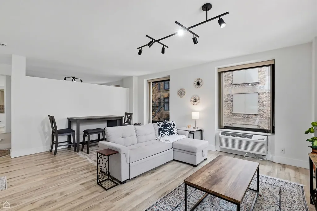 40 East Delaware Place Chicago IL 60611