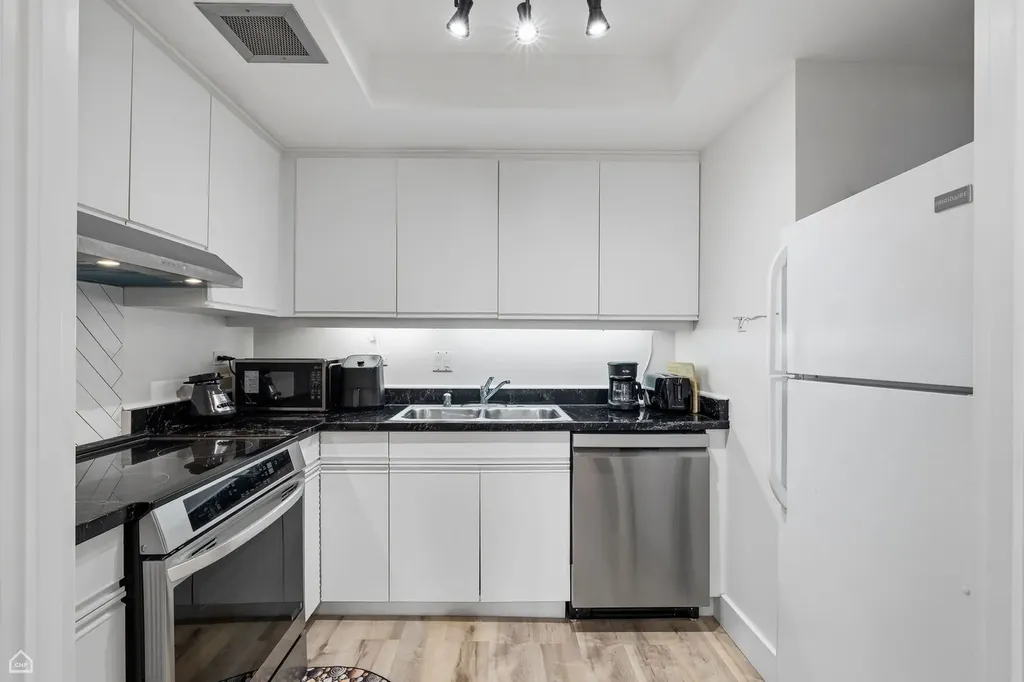 40 East Delaware Place Chicago IL 60611