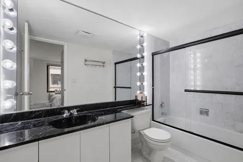 40 East Delaware Place Chicago IL 60611