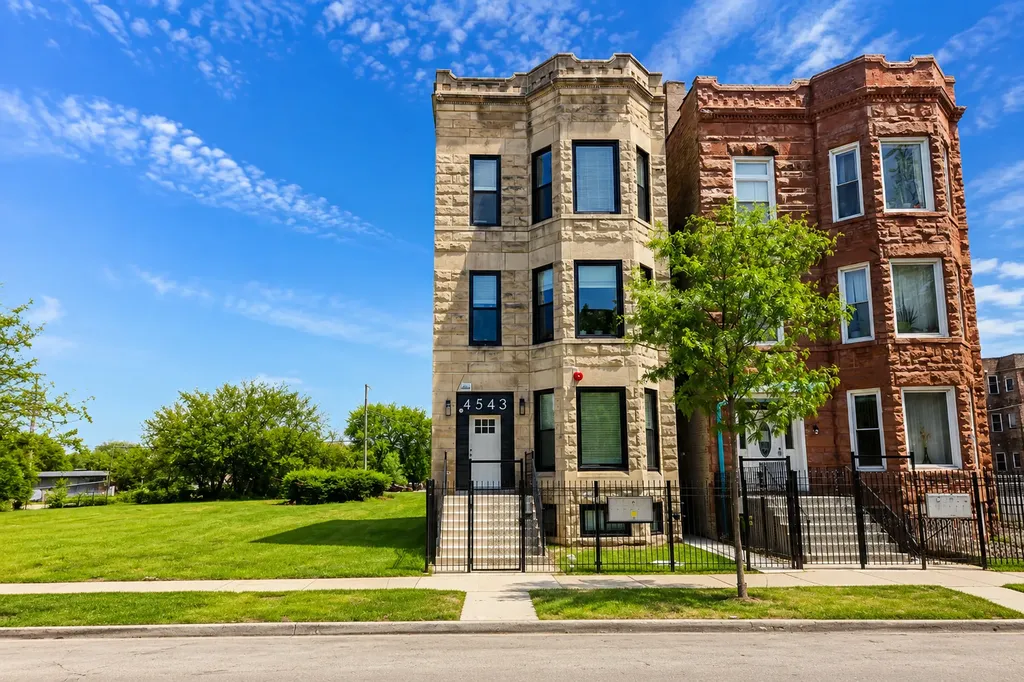 4543 South Saint Lawrence Avenue Chicago IL 60653