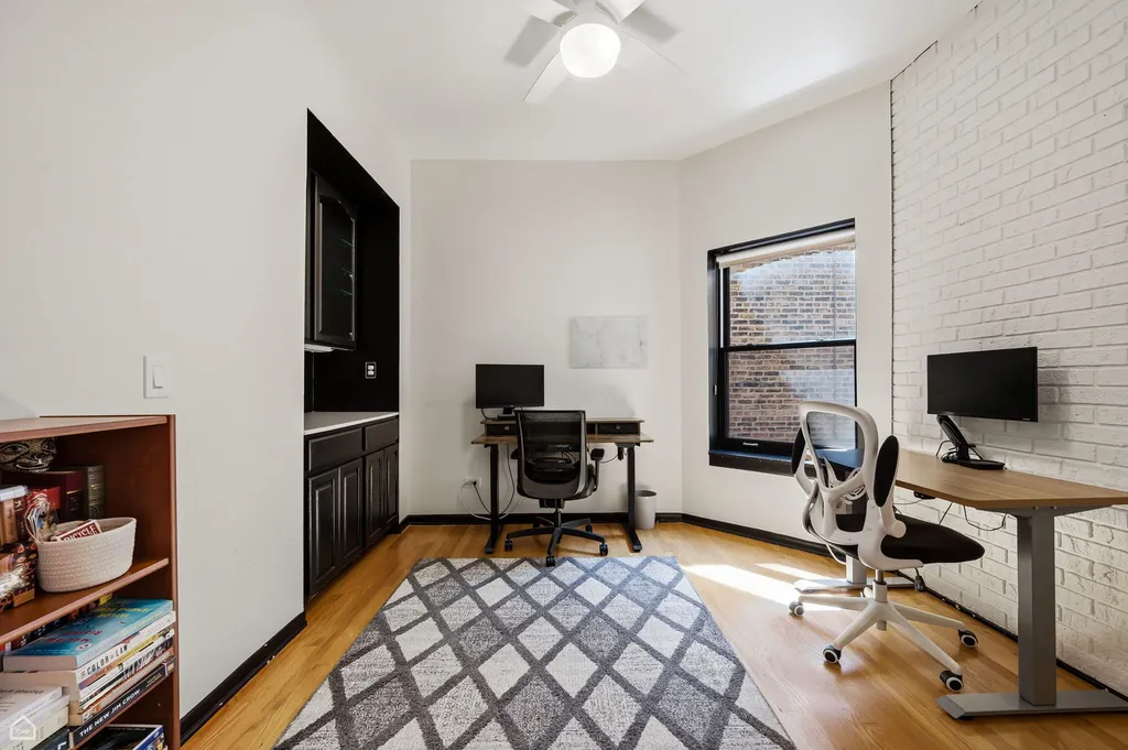 1044 West Byron Street Chicago IL 60613