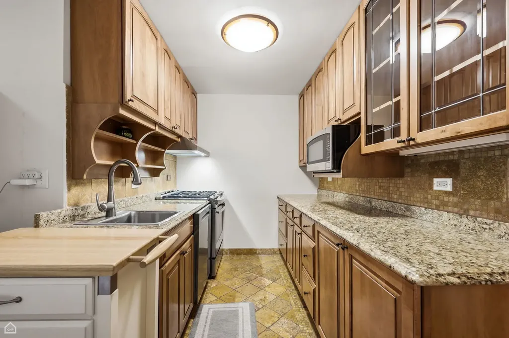 1044 West Byron Street Chicago IL 60613