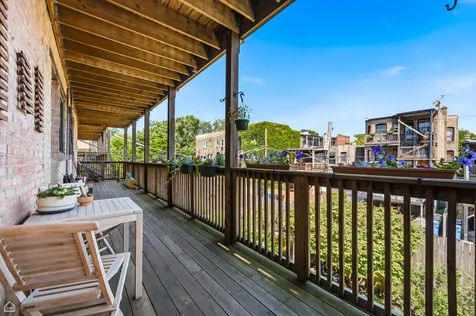 1044 West Byron Street Chicago IL 60613