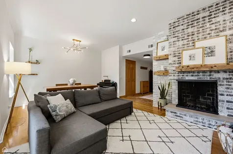 1044 West Byron Street Chicago IL 60613