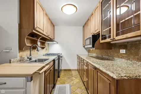 1044 West Byron Street Chicago IL 60613