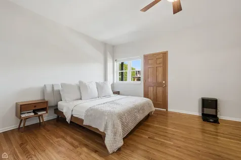 1044 West Byron Street Chicago IL 60613