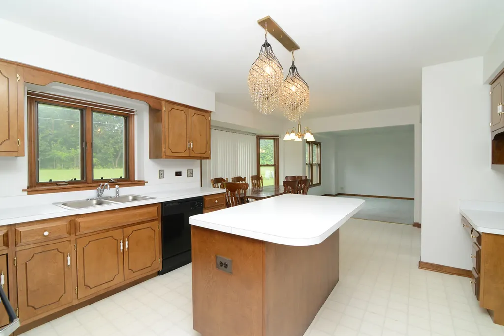 650 Lavina Court Bolingbrook IL 60440