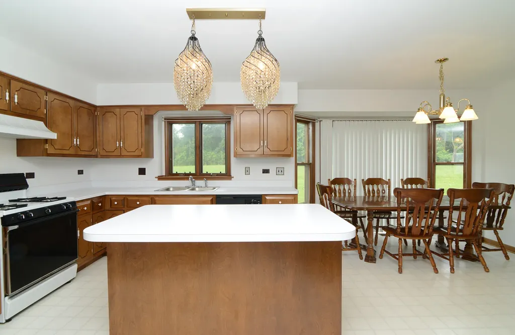 650 Lavina Court Bolingbrook IL 60440