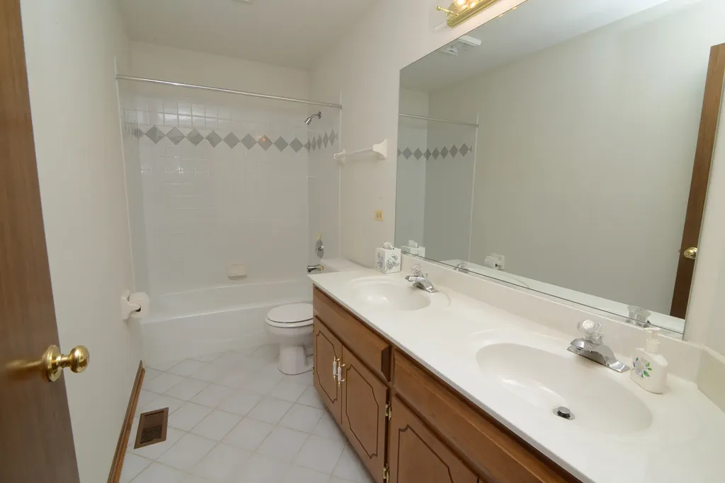 650 Lavina Court Bolingbrook IL 60440