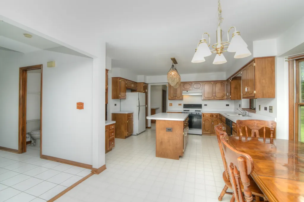650 Lavina Court Bolingbrook IL 60440