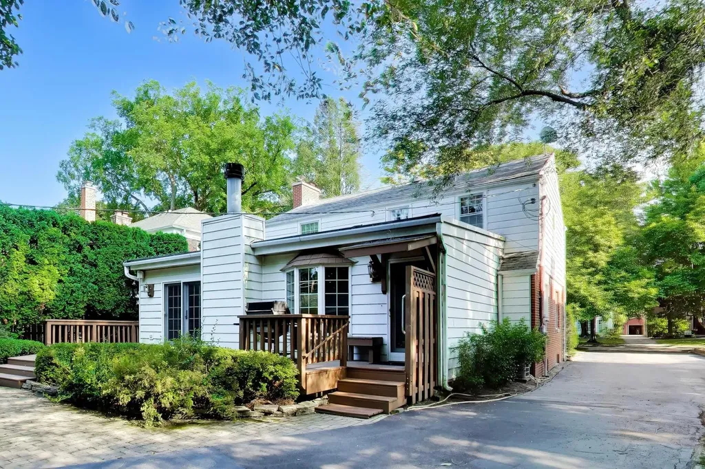 2222 Chestnut Avenue Wilmette IL 60091