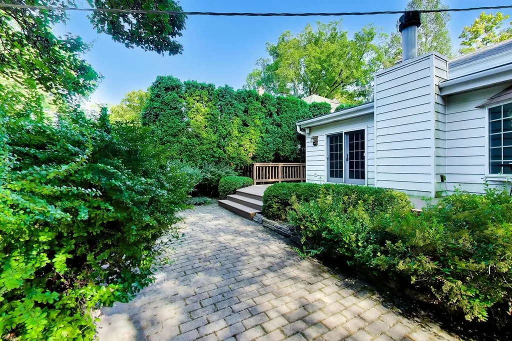 2222 Chestnut Avenue Wilmette IL 60091