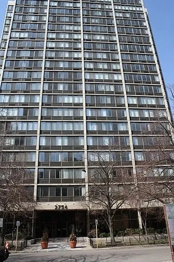 2754 North Hampden Court Chicago IL 60614