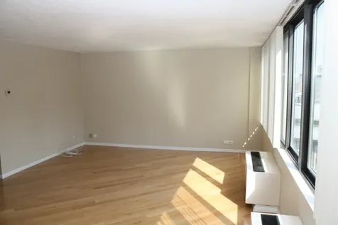 2754 North Hampden Court Chicago IL 60614