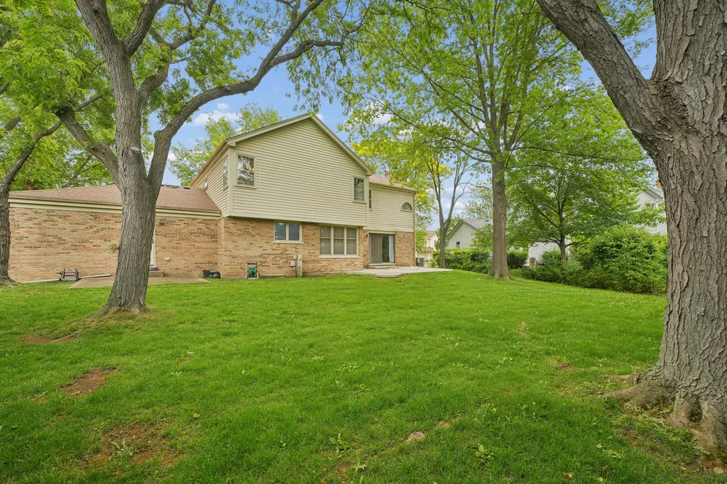 837 Heatherstone Drive Schaumburg IL 60173