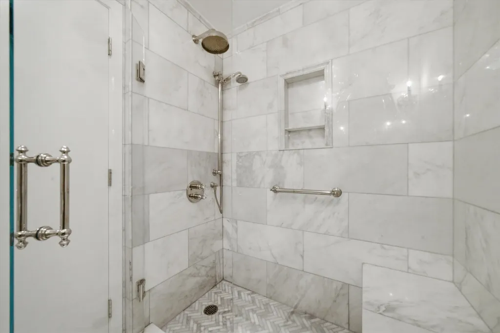 3323 North Paulina Street Chicago IL 60657