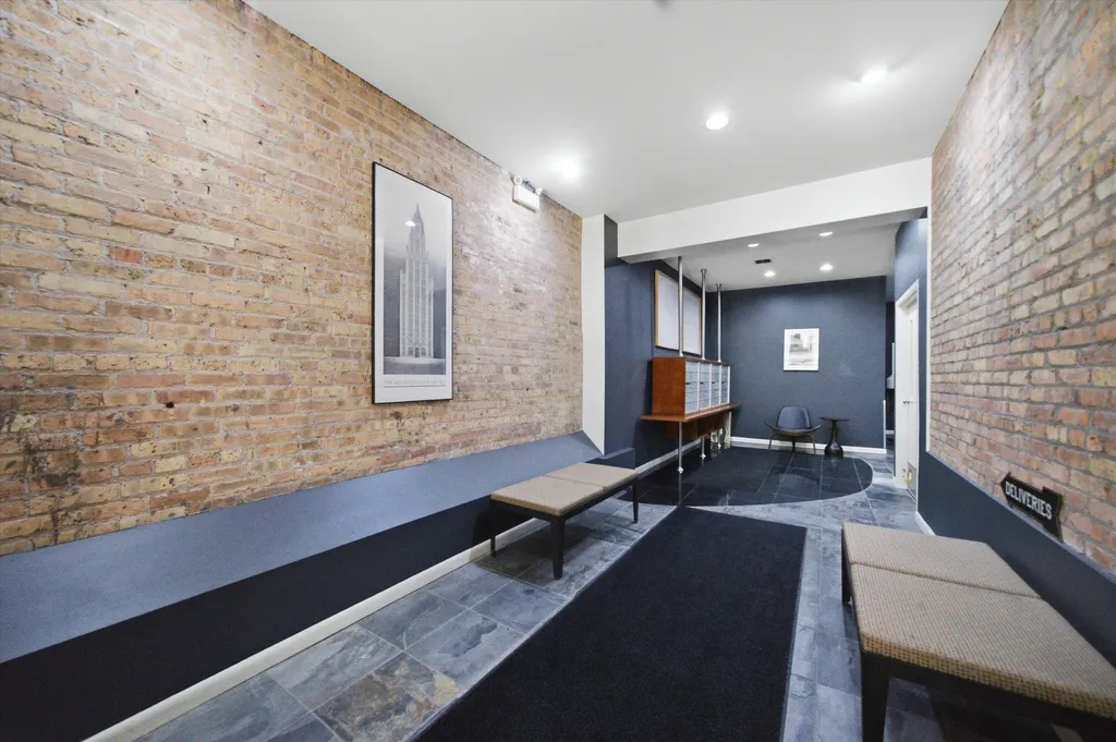 3323 North Paulina Street Chicago IL 60657