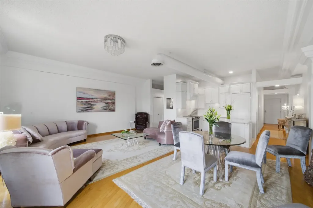 3323 North Paulina Street Chicago IL 60657