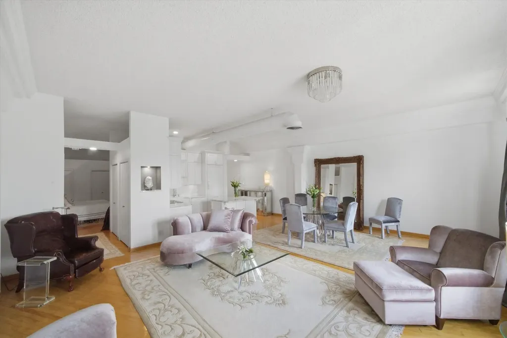 3323 North Paulina Street Chicago IL 60657