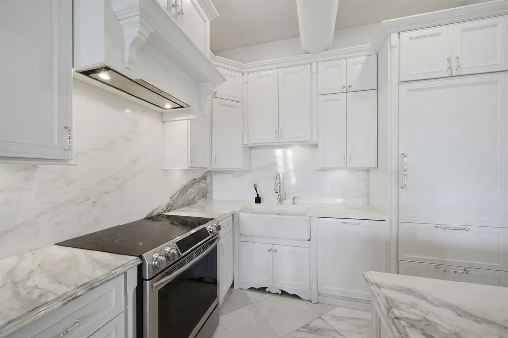 3323 North Paulina Street Chicago IL 60657