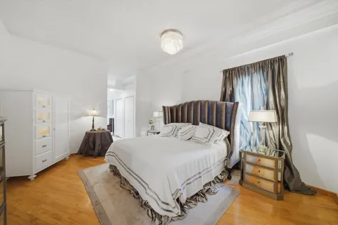 3323 North Paulina Street Chicago IL 60657