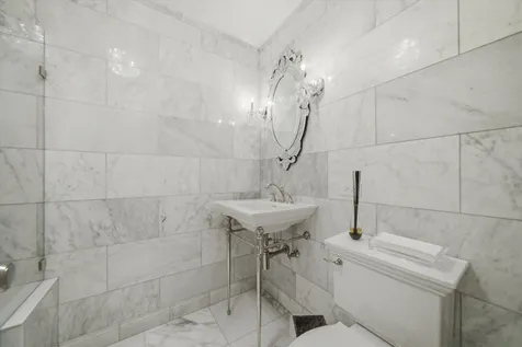 3323 North Paulina Street Chicago IL 60657