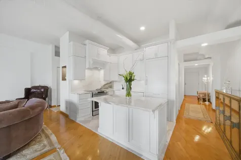3323 North Paulina Street Chicago IL 60657