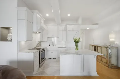 3323 North Paulina Street Chicago IL 60657