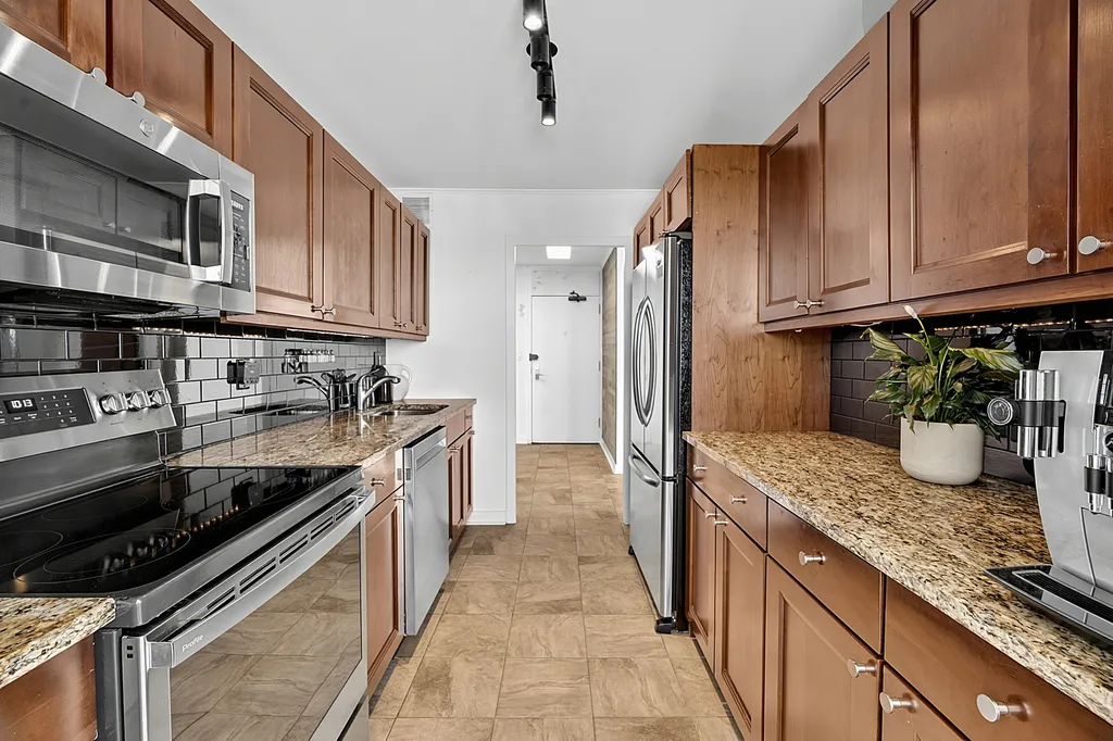 5455 North Sheridan Road Chicago IL 60640