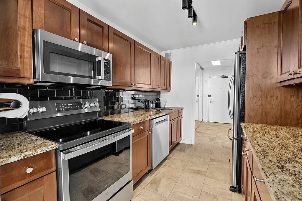 5455 North Sheridan Road Chicago IL 60640