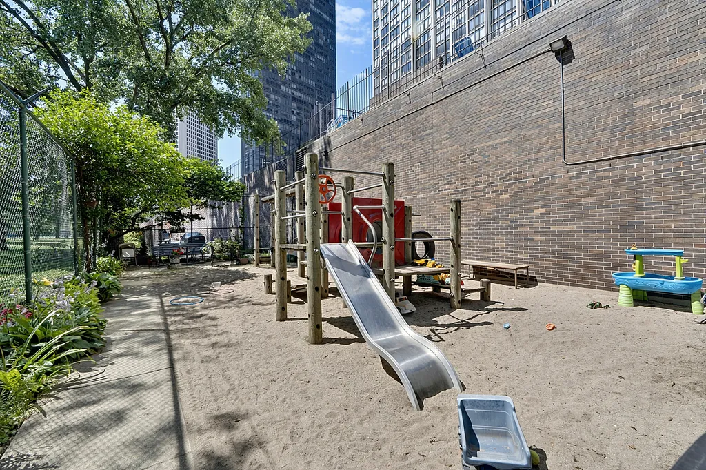 5455 North Sheridan Road Chicago IL 60640