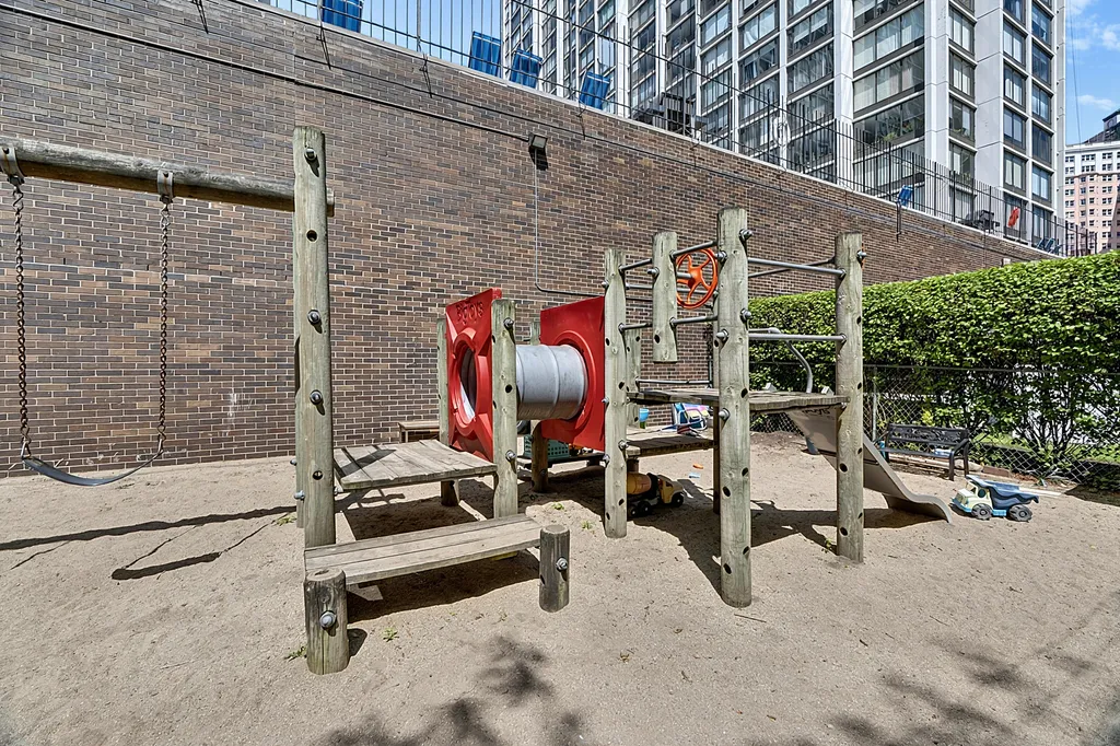 5455 North Sheridan Road Chicago IL 60640