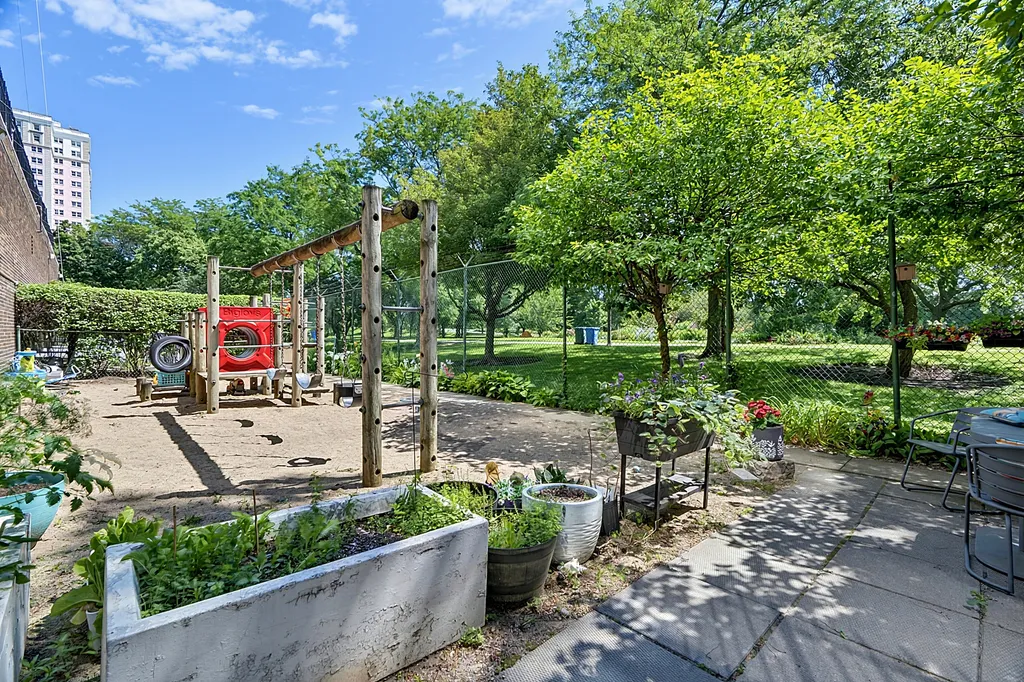 5455 North Sheridan Road Chicago IL 60640