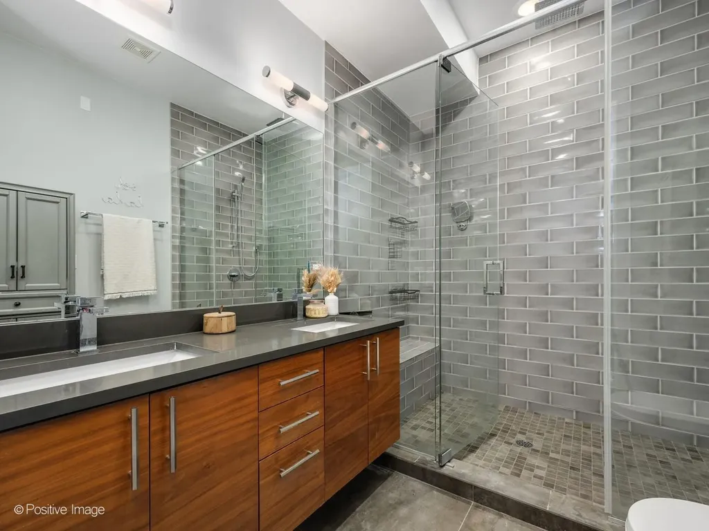 2550 West Fullerton Avenue Chicago IL 60647