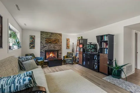 82 Sherbon Lane Crystal Lake IL 60014